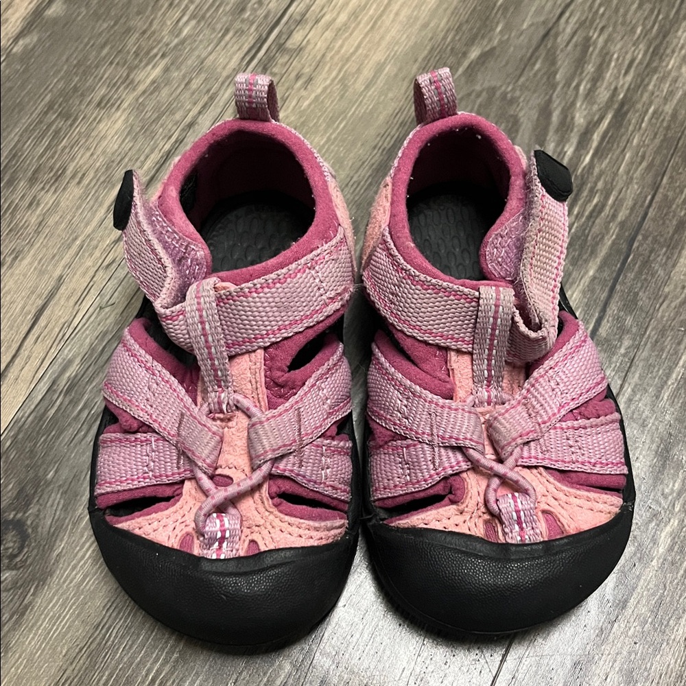 Kids Keen Sandals Size 4